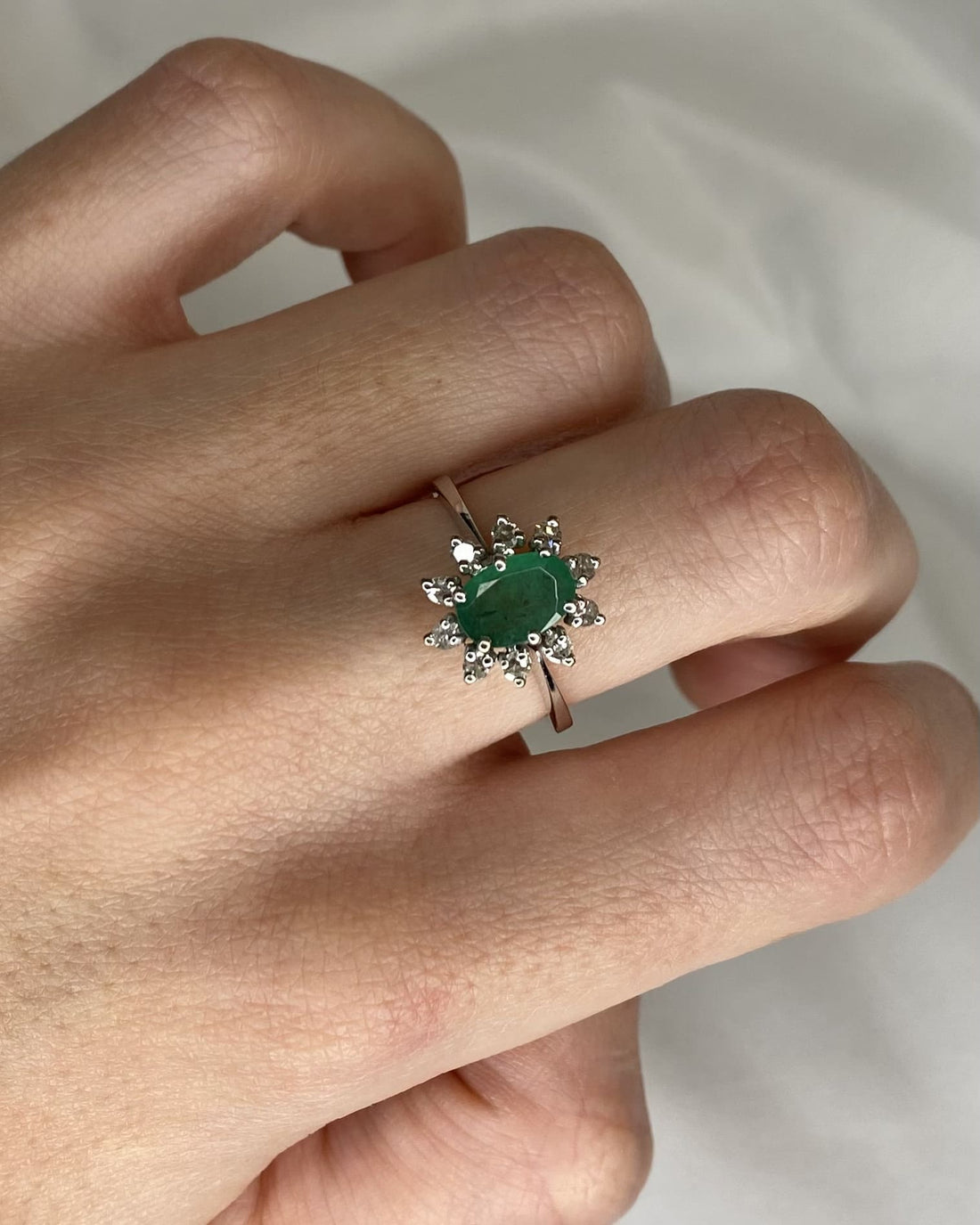 Bague Marguerite Emeraude 0.48 carat et Diamants "Xenia" - Elliade Paris