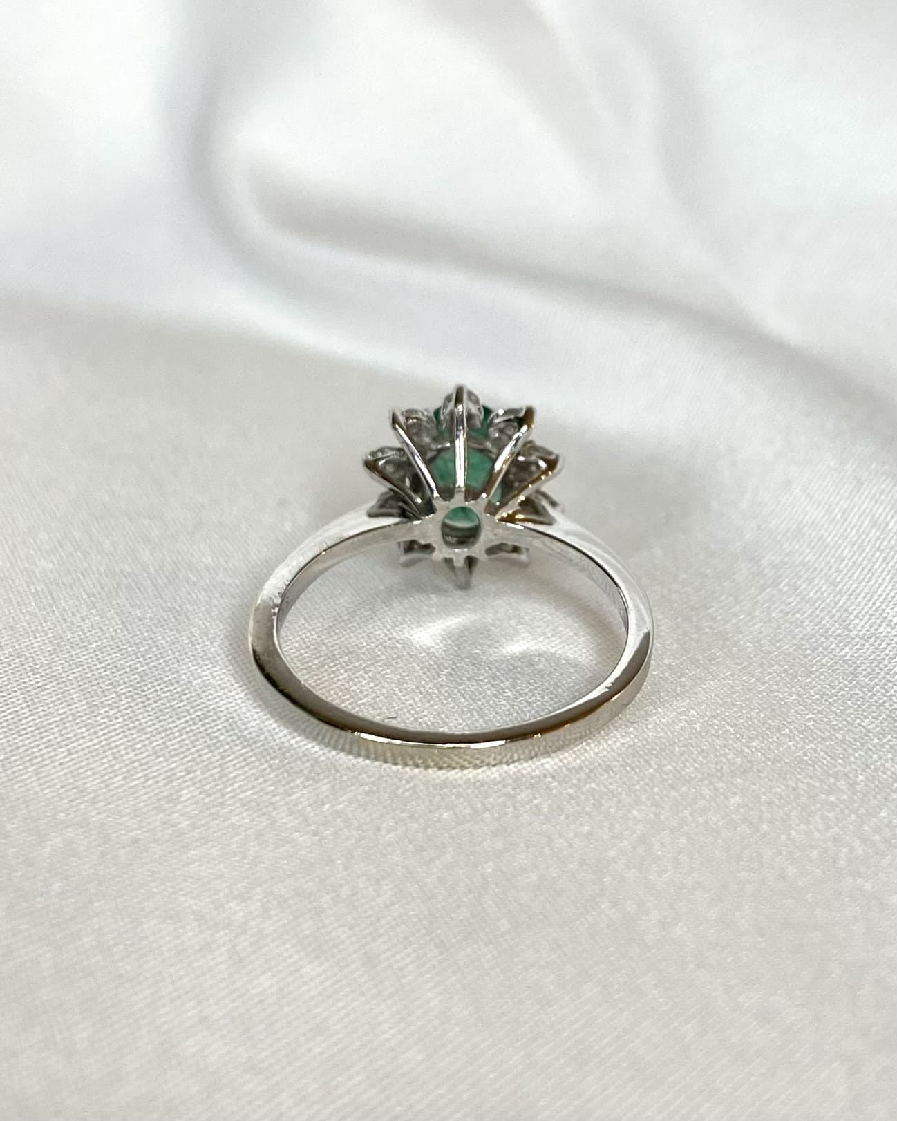 Bague Marguerite Emeraude 0.48 carat et Diamants "Xenia" - Elliade Paris