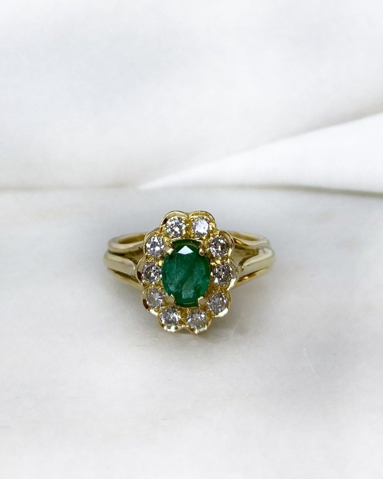 Bague Marguerite Emeraude 0.50 carat &amp; Diamants "Maelysia" - Elliade Paris