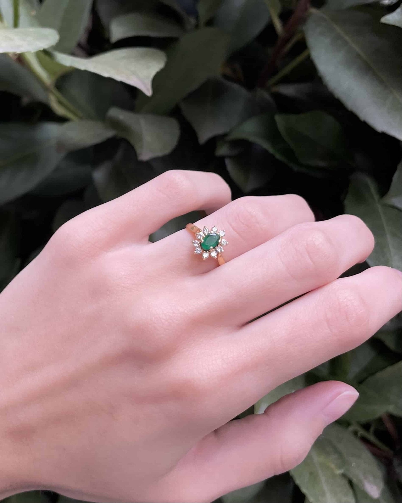 Bague Marguerite Émeraude 0.50 carat &amp; Diamants "Reyhan" - Elliade Paris