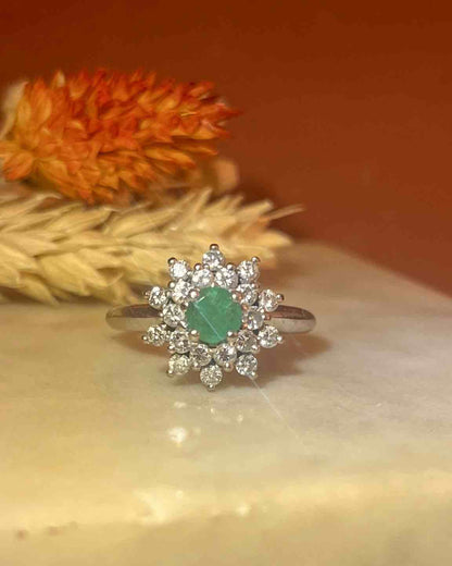 Bague Marguerite Emeraude 0.50 carat et Diamants &quot;Leyna&quot; - Elliade Paris