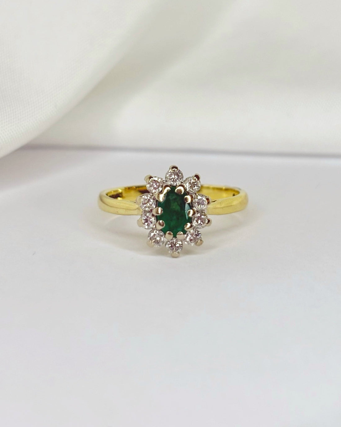 Bague Marguerite Émeraude 0.52 carat &amp; Diamants 0.30 carat &quot;Nélya&quot; - Elliade Paris