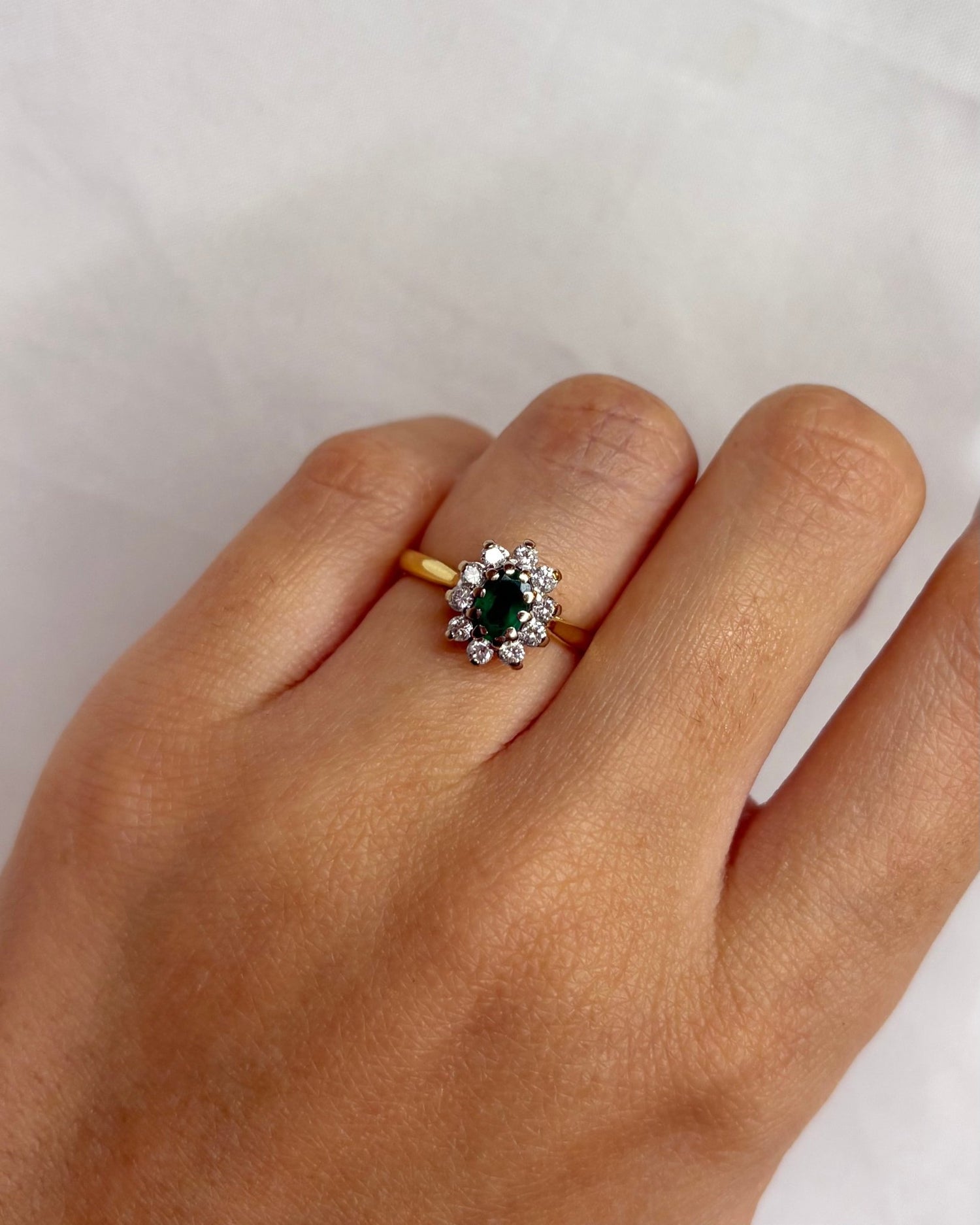 Bague Marguerite Émeraude 0.52 carat &amp; Diamants 0.30 carat &quot;Nélya&quot; - Elliade Paris