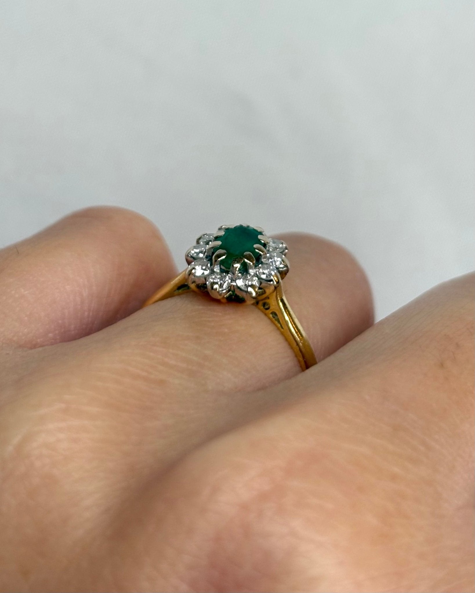 Bague Marguerite Émeraude 0.52 carat &amp; Diamants 0.30 carat "Nélya" - Elliade Paris