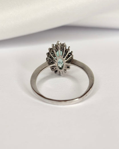 Bague Marguerite Émeraude 0.52 carat &amp; Diamants 0.48 carat "Arya" - Elliade Paris