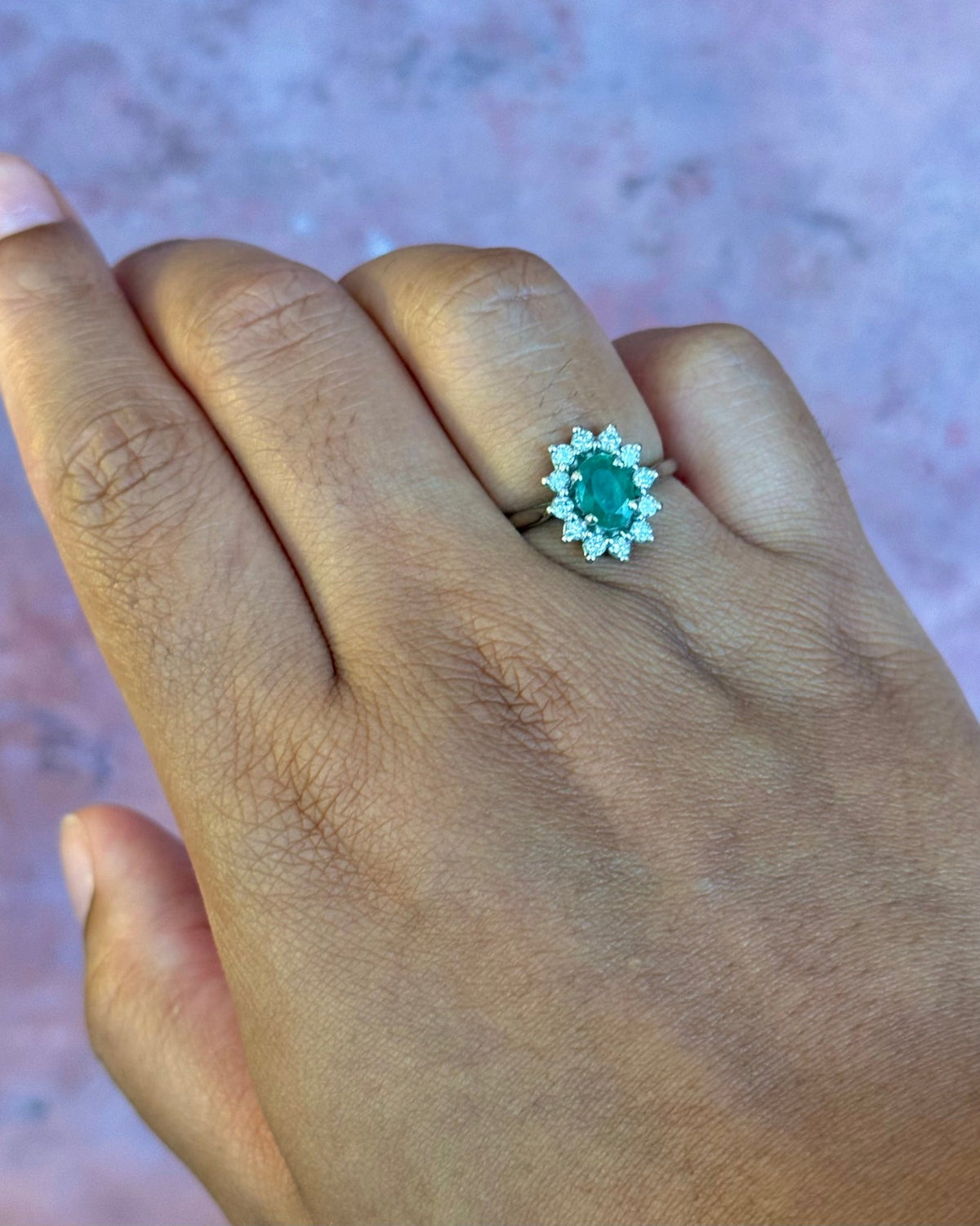 Bague Marguerite Émeraude 0.54 carat &amp; Diamants 0.24 carat "Philomène" - Elliade Paris