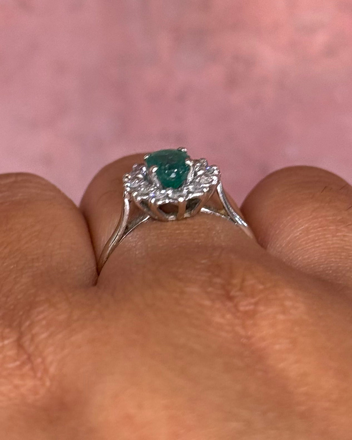 Bague Marguerite Émeraude 0.54 carat &amp; Diamants 0.24 carat "Philomène" - Elliade Paris