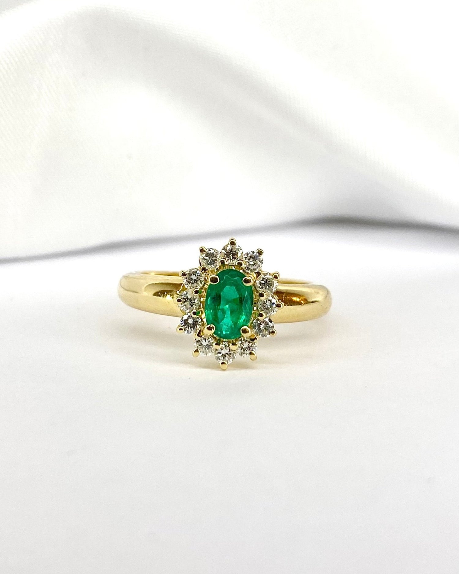 Bague Marguerite Émeraude 0.54 carat &amp; Diamants 0.24 carat "Raphaelle" - Elliade Paris