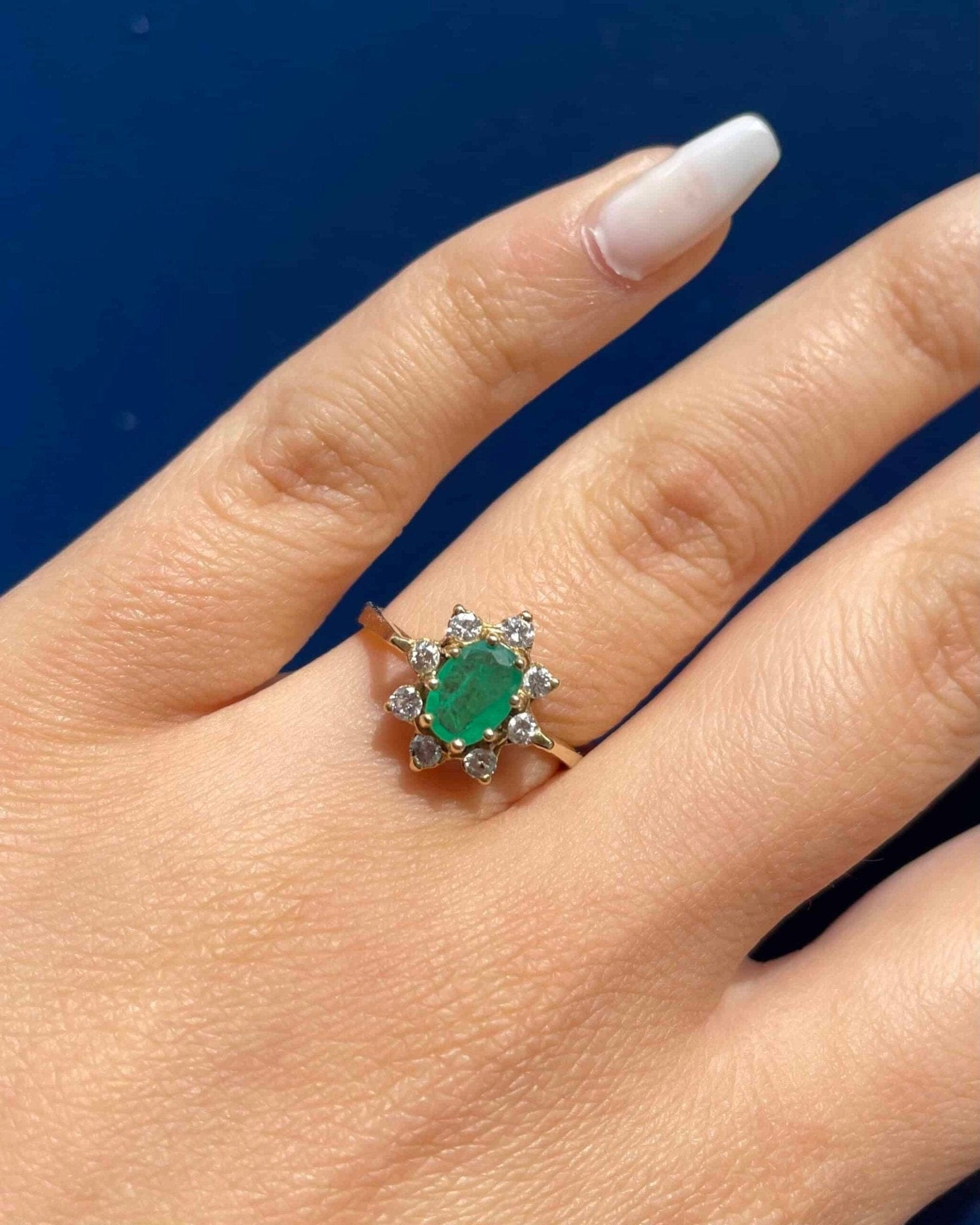 Bague Marguerite Émeraude 0.55 carat &amp; Diamants "Clémentine" - Elliade Paris