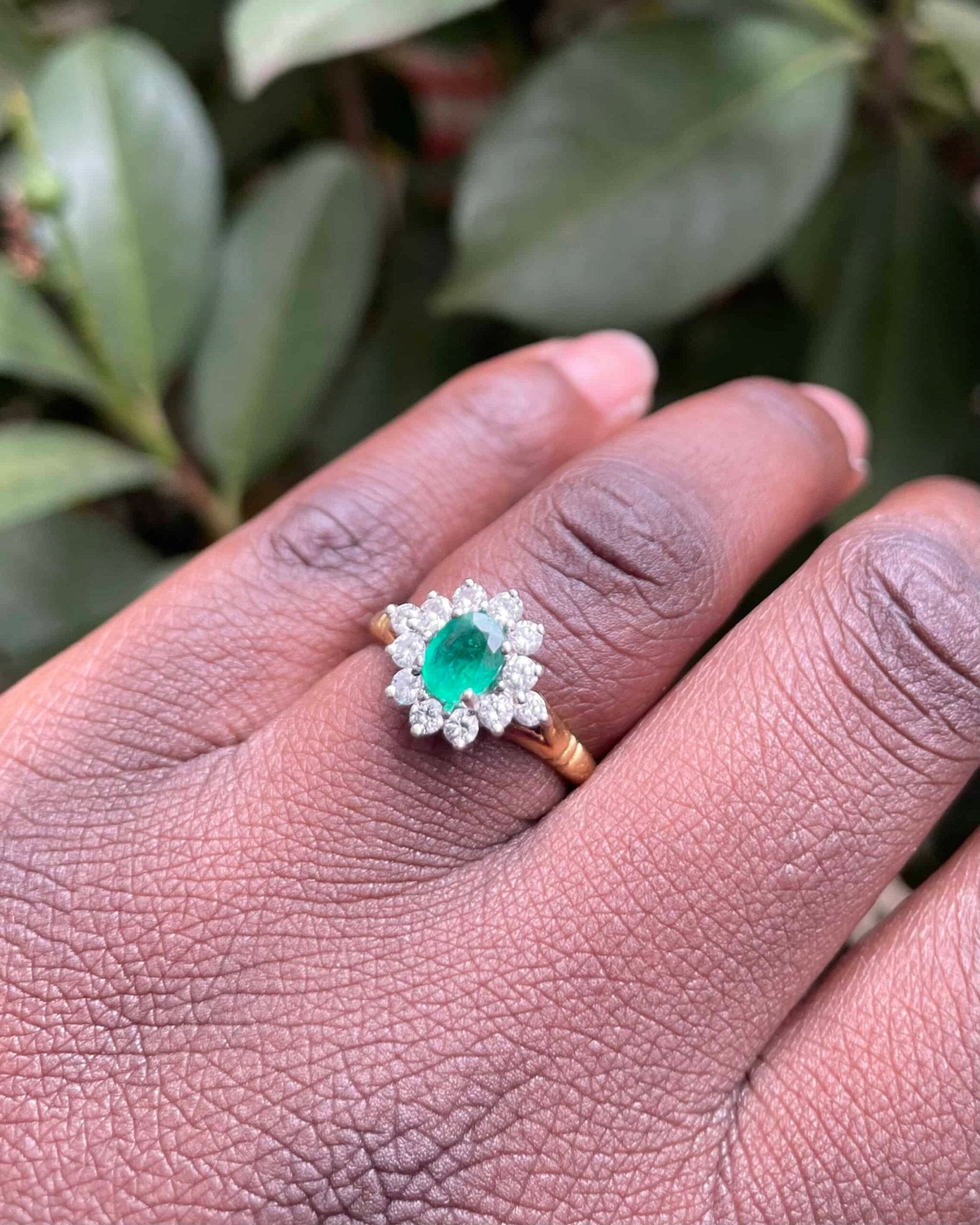 Bague Marguerite Émeraude 0.55 carat &amp; Diamants "Philipa" - Elliade Paris