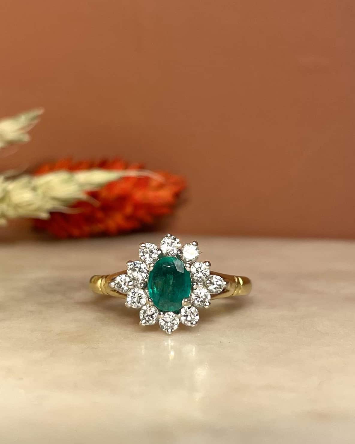 Bague Marguerite Émeraude 0.55 carat &amp; Diamants "Philipa" - Elliade Paris