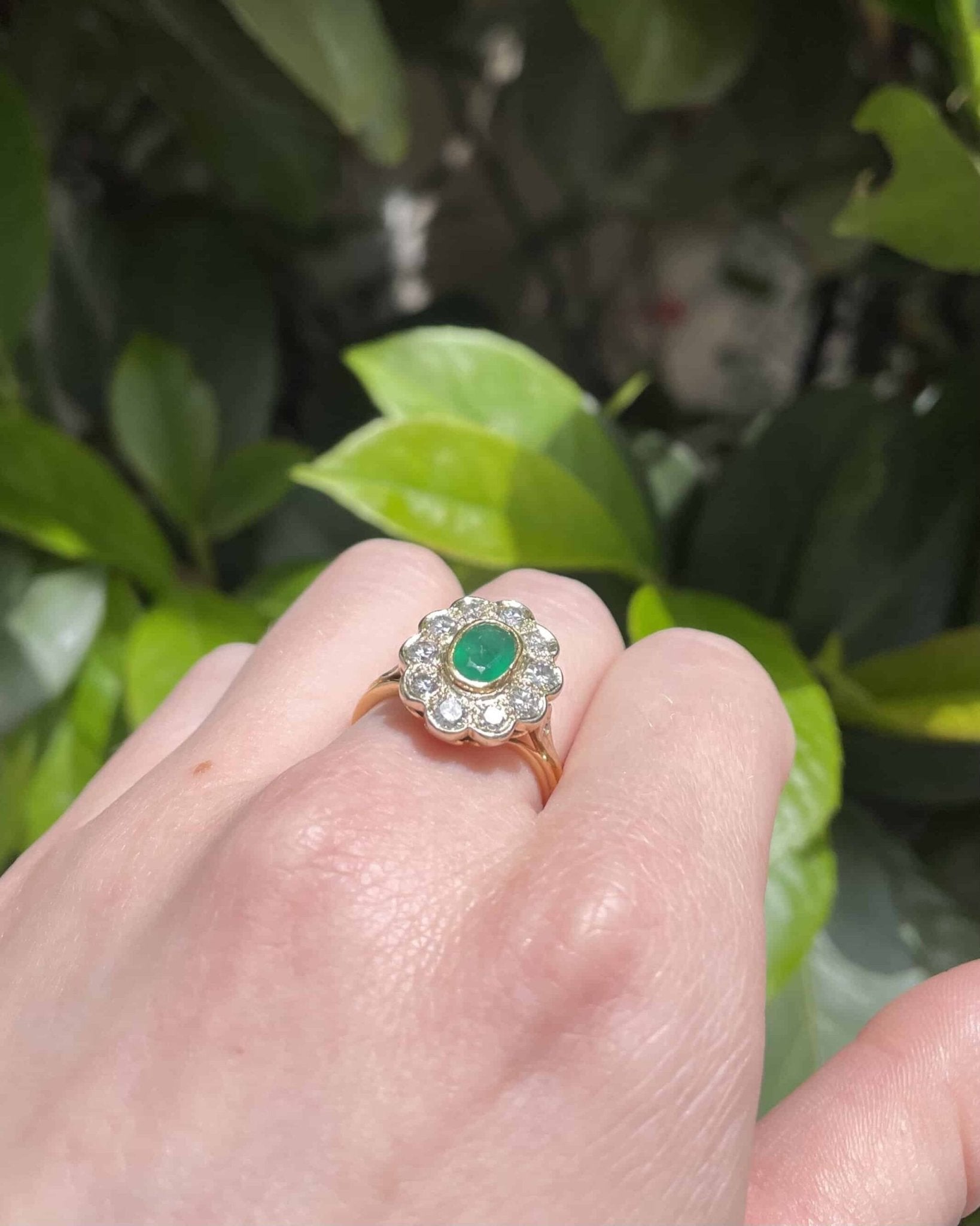Bague Marguerite Émeraude 0.56 carat &amp; Diamants "Jocelyne" - Elliade Paris