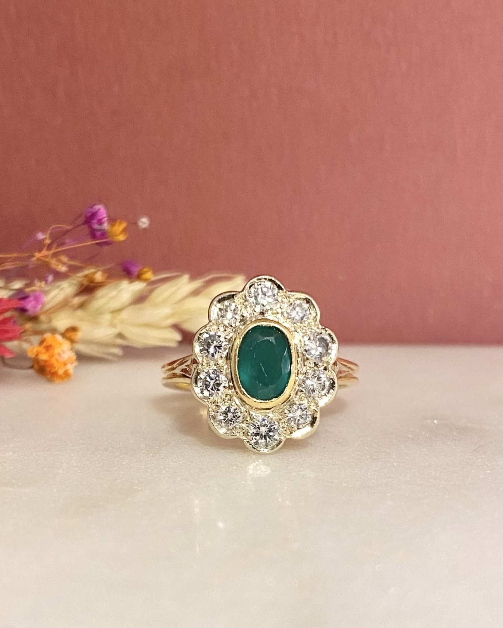 Bague Marguerite Émeraude 0.56 carat &amp; Diamants "Jocelyne" - Elliade Paris