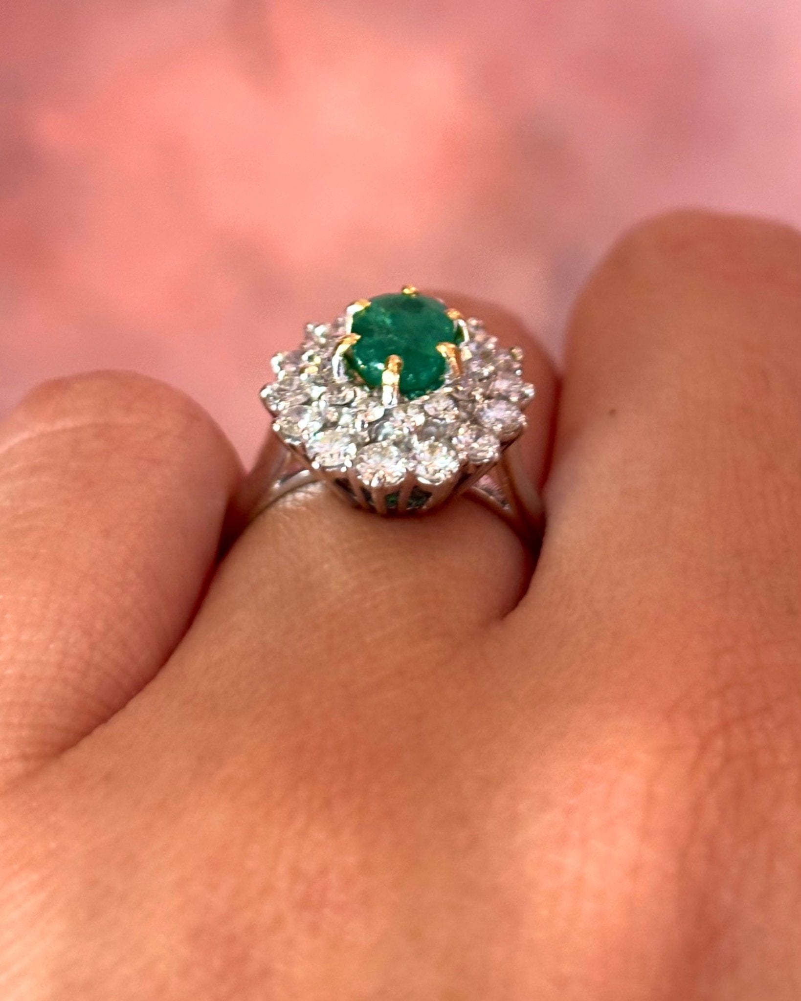 Bague Marguerite Émeraude 0.57 carat &amp; Diamants 0.56 carat 5.26g "Anaïs" - Elliade Paris