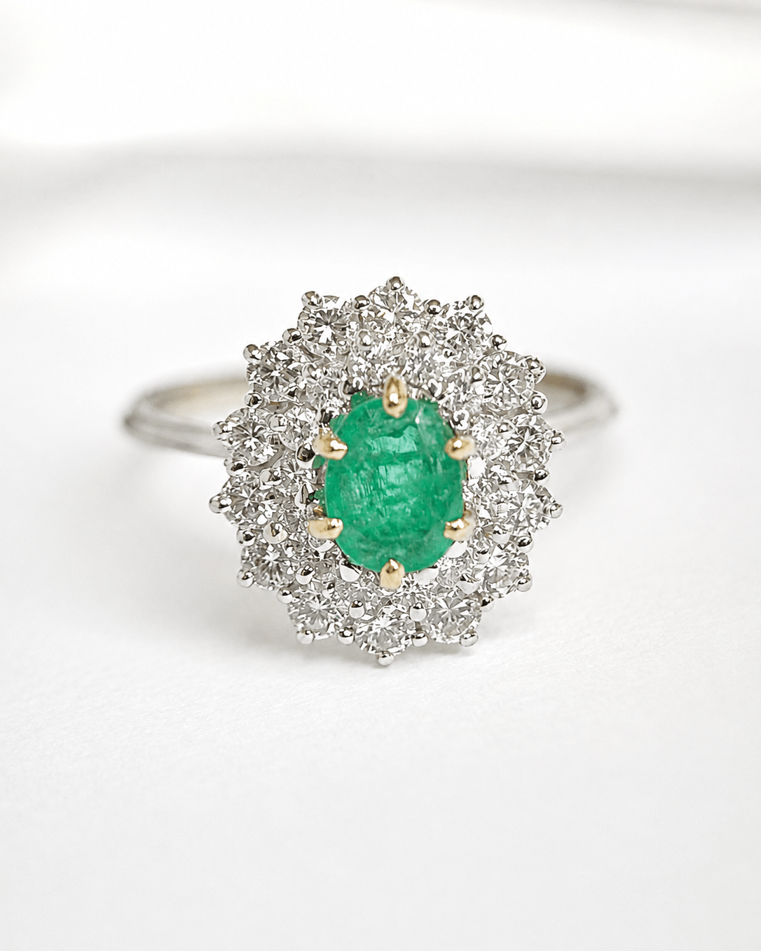Bague Marguerite Émeraude 0.57 carat &amp; Diamants 0.56 carat 5.26g "Anaïs" - Elliade Paris