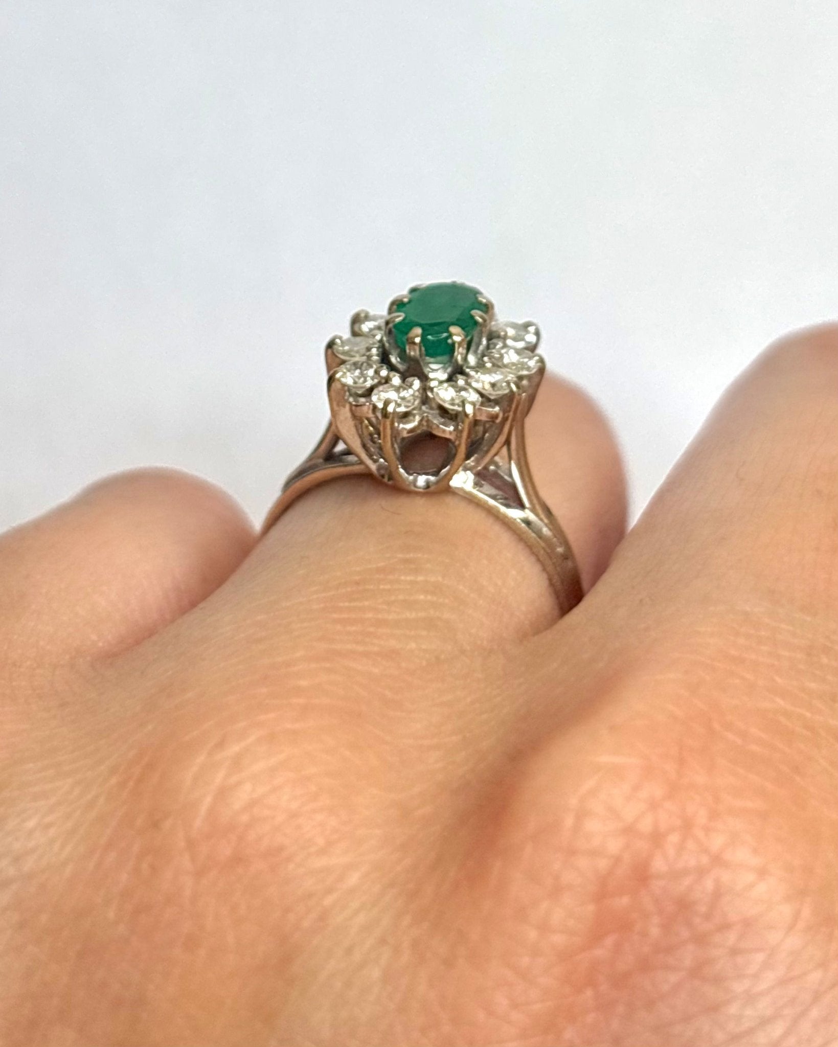 Bague Marguerite Émeraude 0.58 carat &amp; Diamants 0.50 carat "Dua" - Elliade Paris