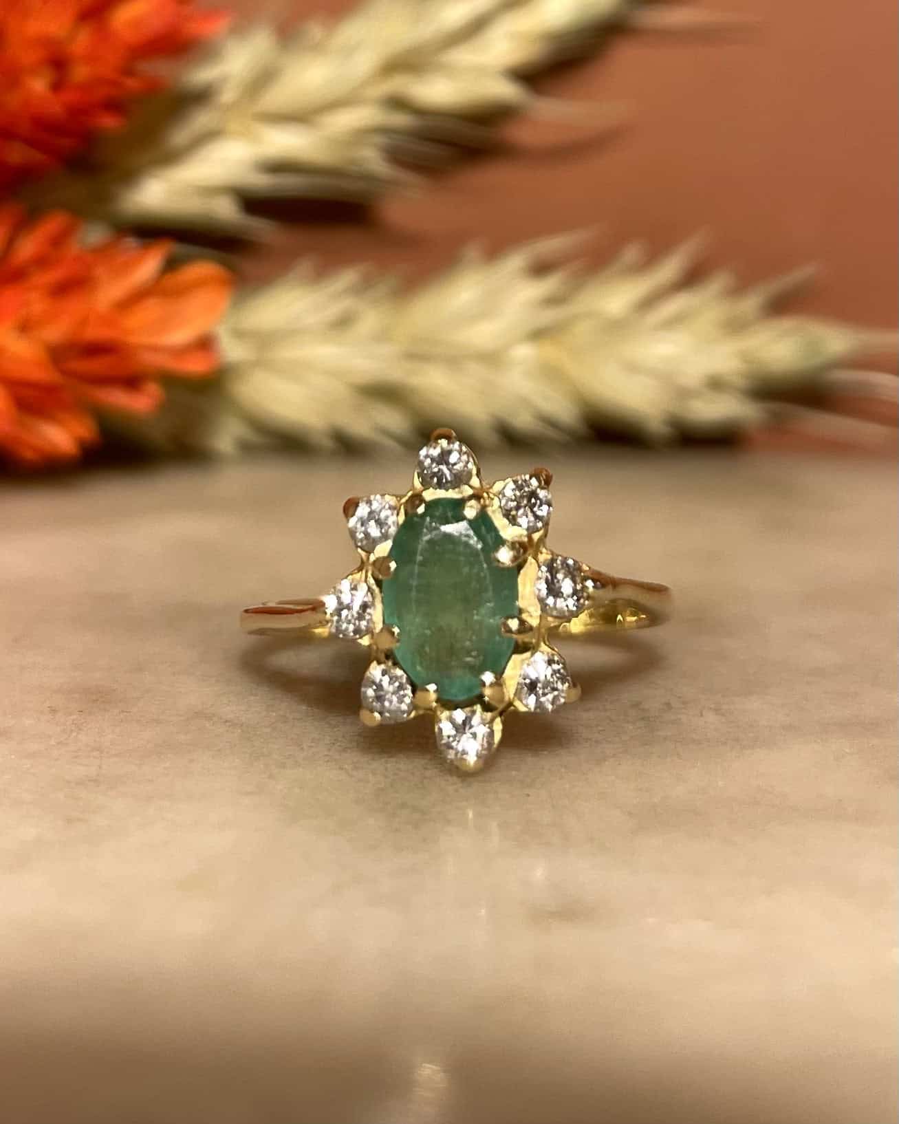 Bague Marguerite Émeraude 0.60 carat &amp; 8 Diamants &quot;Rita&quot; - Elliade Paris