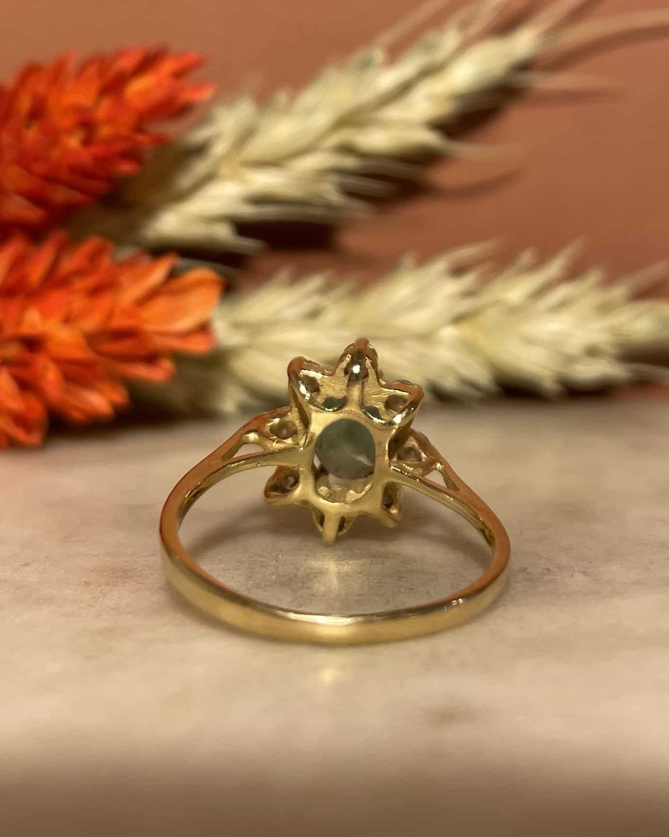 Bague Marguerite Émeraude 0.60 carat &amp; 8 Diamants "Rita" - Elliade Paris
