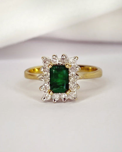 Bague Marguerite Émeraude 0.60 carat, Diamants 0.28 carat &amp; Or 4.61 g "Rahma" - Elliade Paris