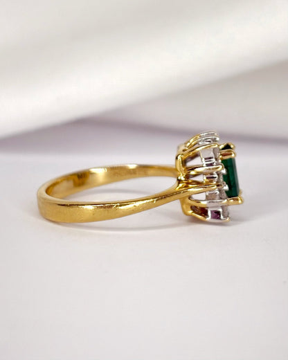 Bague Marguerite Émeraude 0.60 carat, Diamants 0.28 carat &amp; Or 4.61 g "Rahma" - Elliade Paris