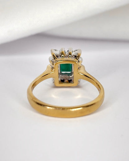 Bague Marguerite Émeraude 0.60 carat, Diamants 0.28 carat &amp; Or 4.61 g "Rahma" - Elliade Paris