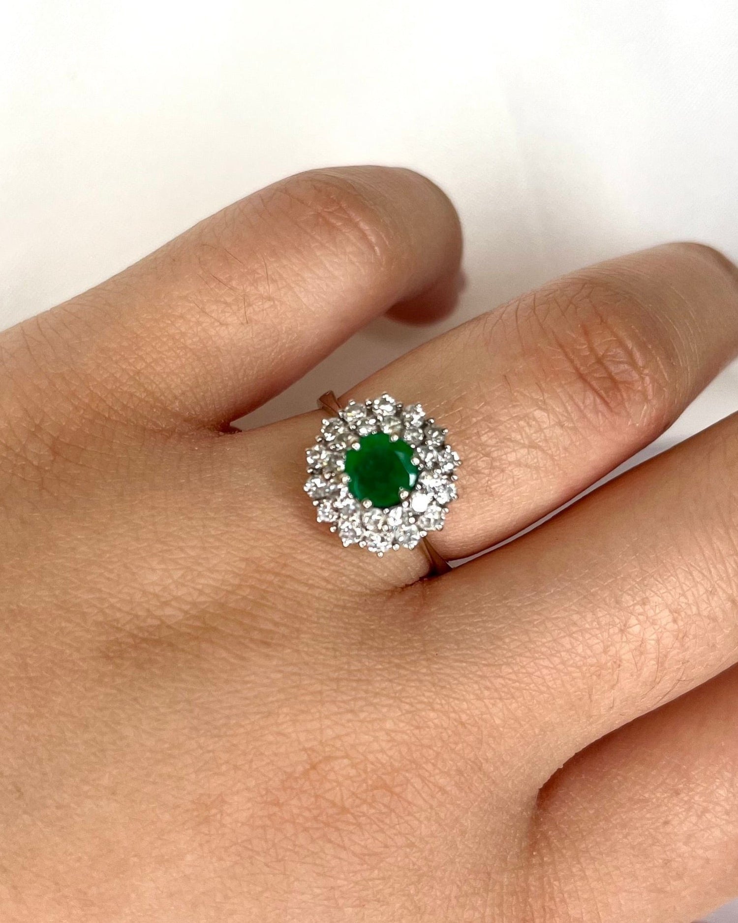 Bague Marguerite Émeraude 0.60 carat &amp; Diamants 0.52 carat "Elena" - Elliade Paris