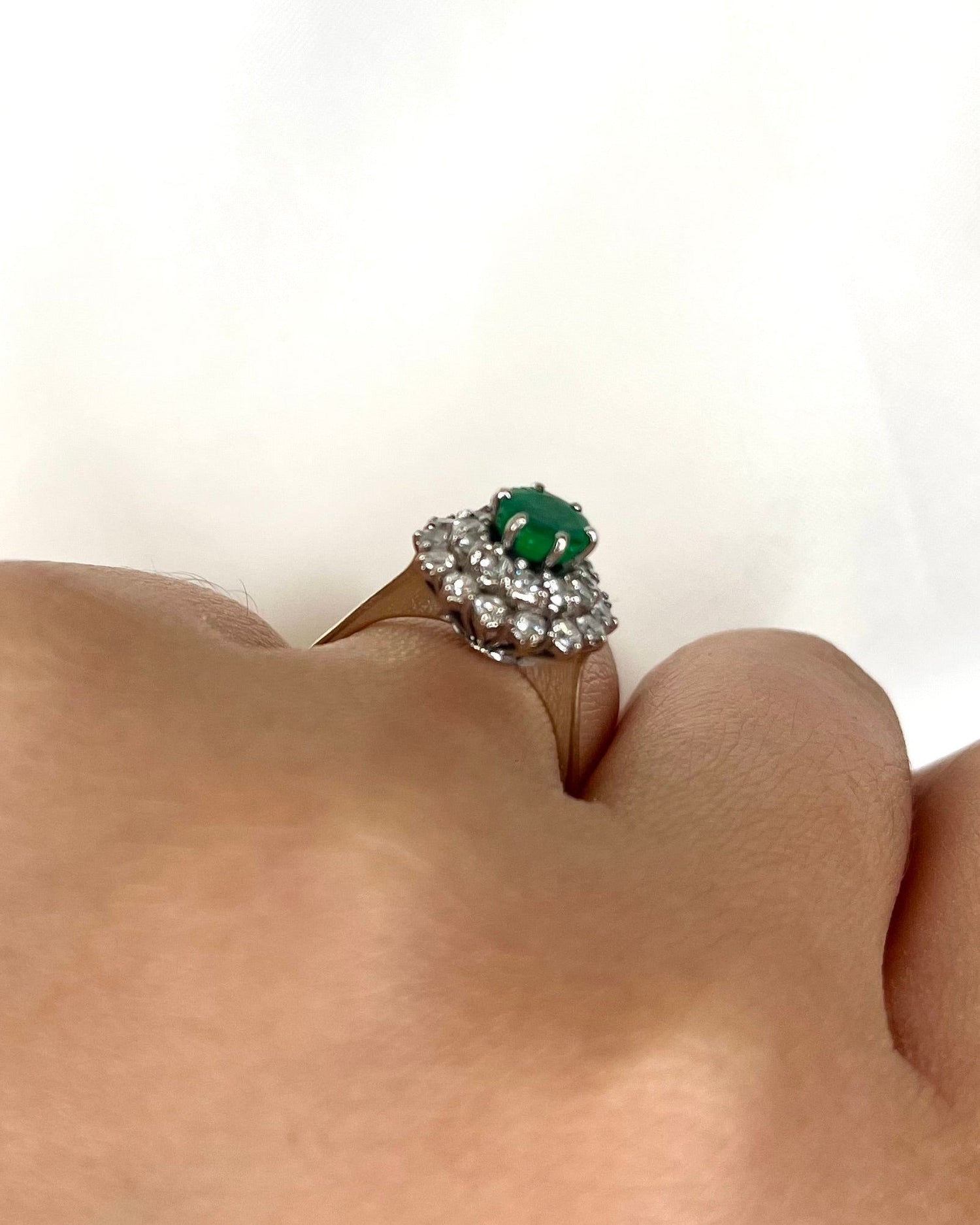 Bague Marguerite Émeraude 0.60 carat &amp; Diamants 0.52 carat "Elena" - Elliade Paris