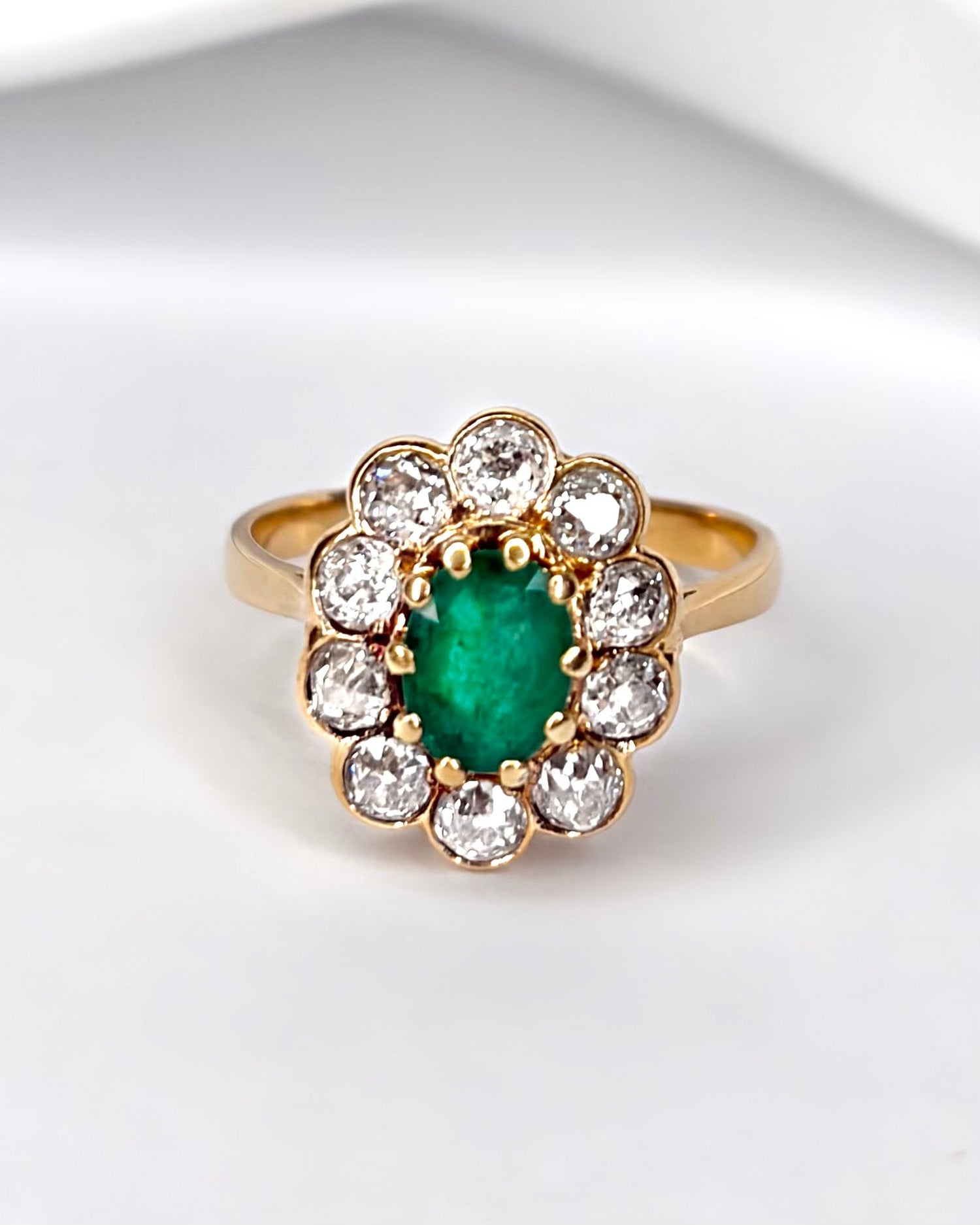Bague Marguerite Émeraude 0.60 carat &amp; Diamants 0.70 carat "Eugénia" - Elliade Paris