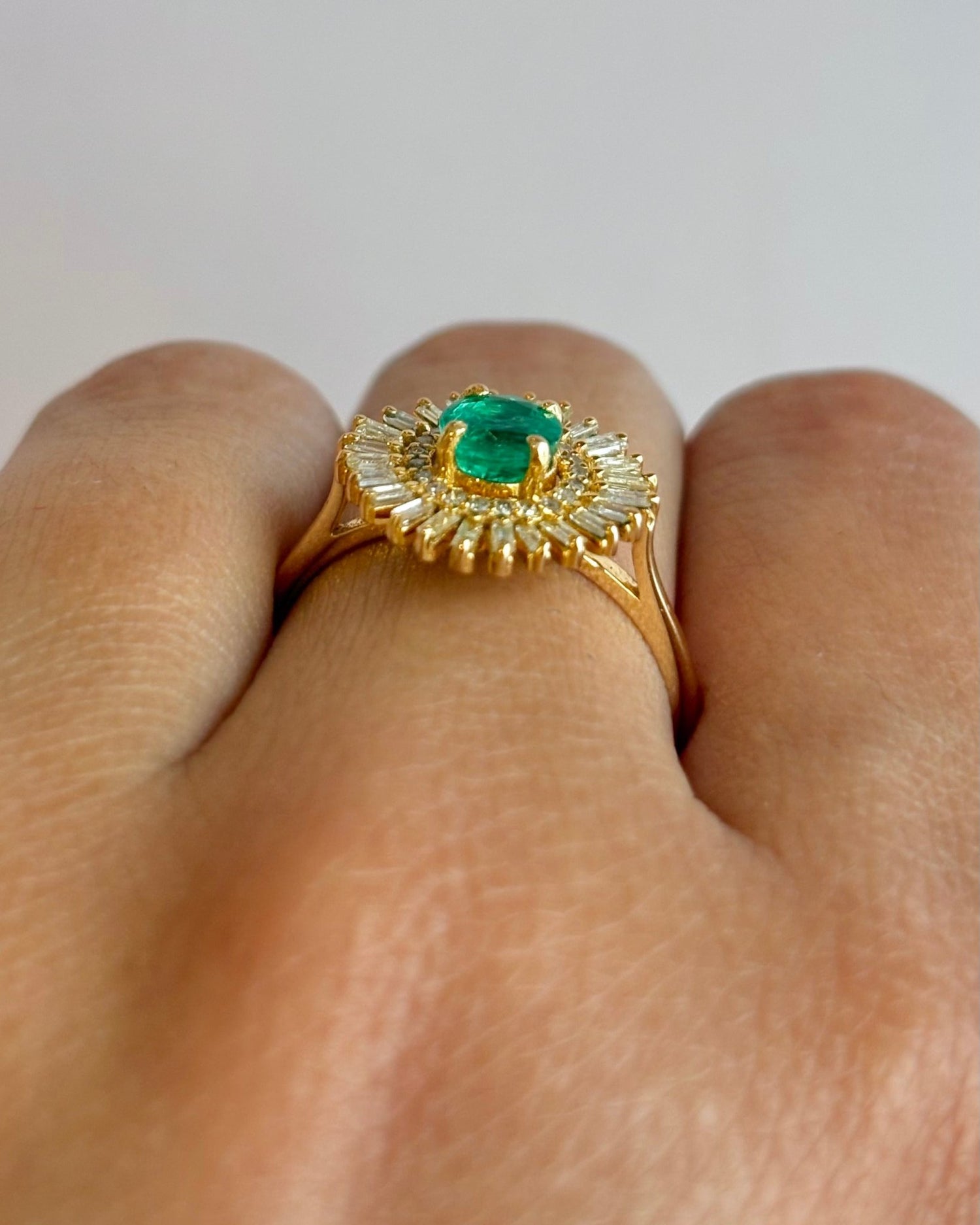 Bague Marguerite Émeraude 0.60 carat &amp; Diamants "Gratiane" - Elliade Paris