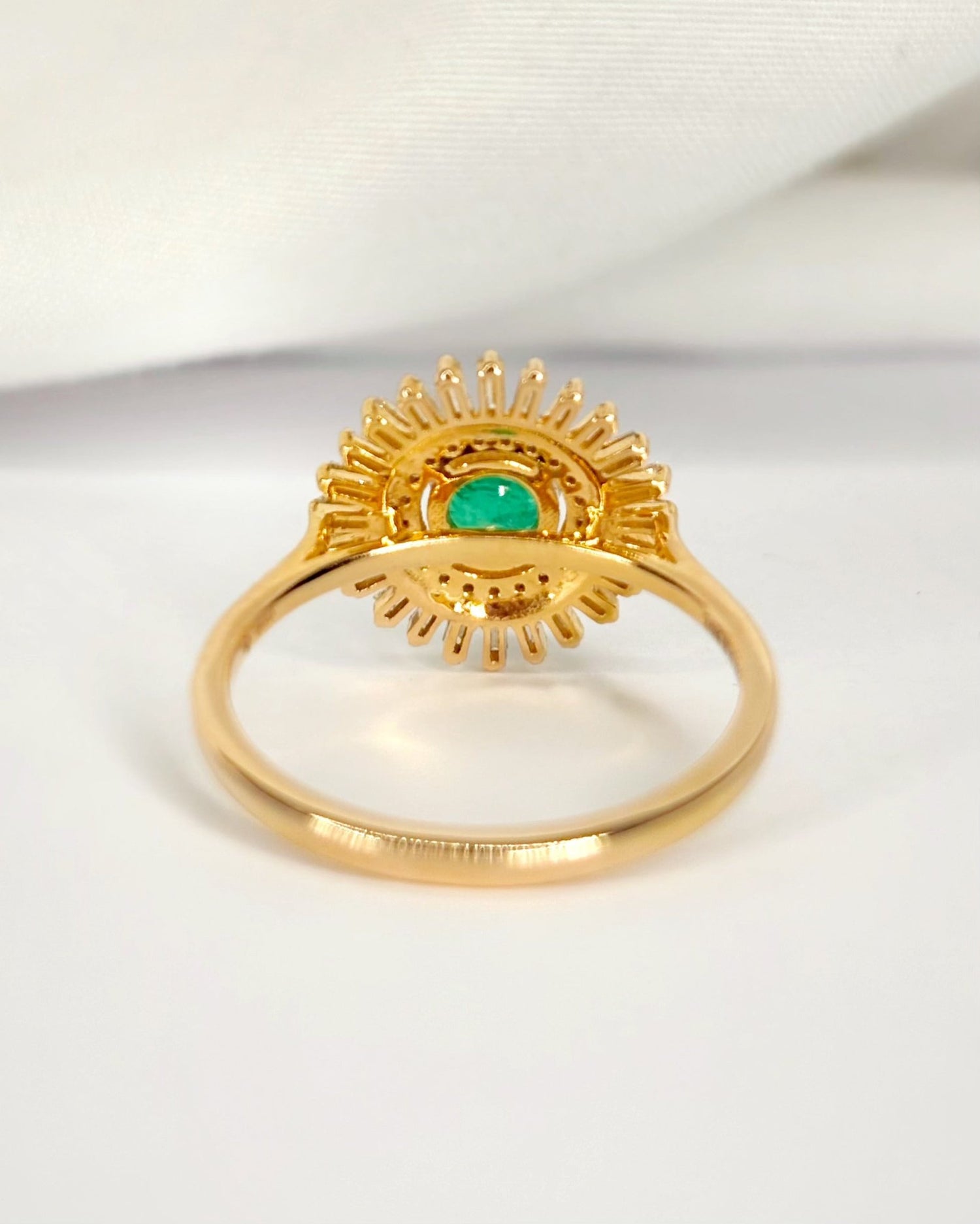 Bague Marguerite Émeraude 0.60 carat &amp; Diamants "Gratiane" - Elliade Paris