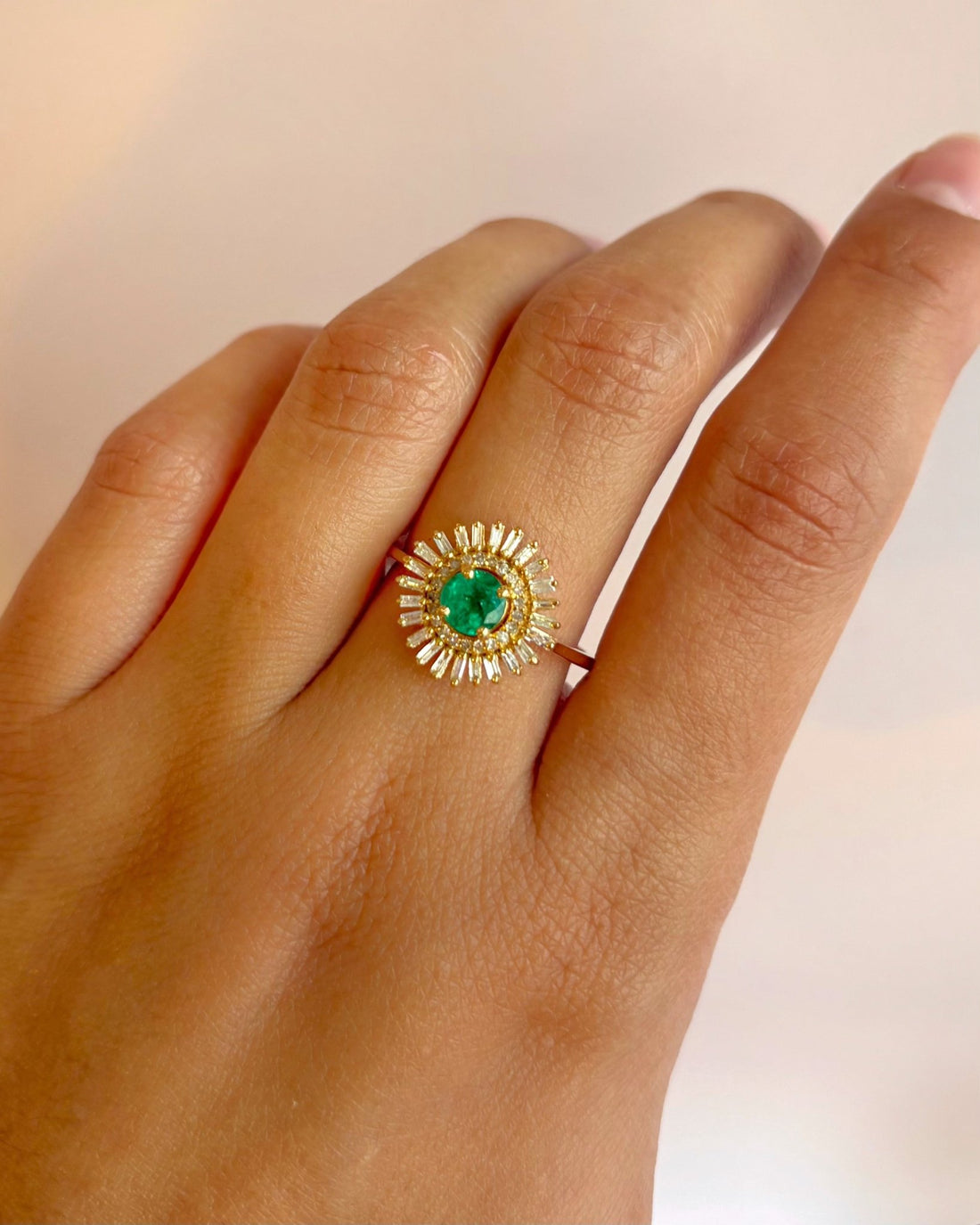 Bague Marguerite Émeraude 0.60 carat &amp; Diamants "Gratiane" - Elliade Paris