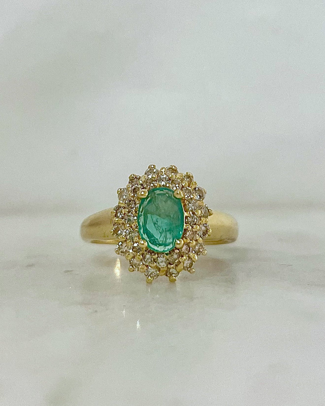 Bague Marguerite Émeraude 0.60 carat &amp; Diamants “Mazarine” - Elliade Paris
