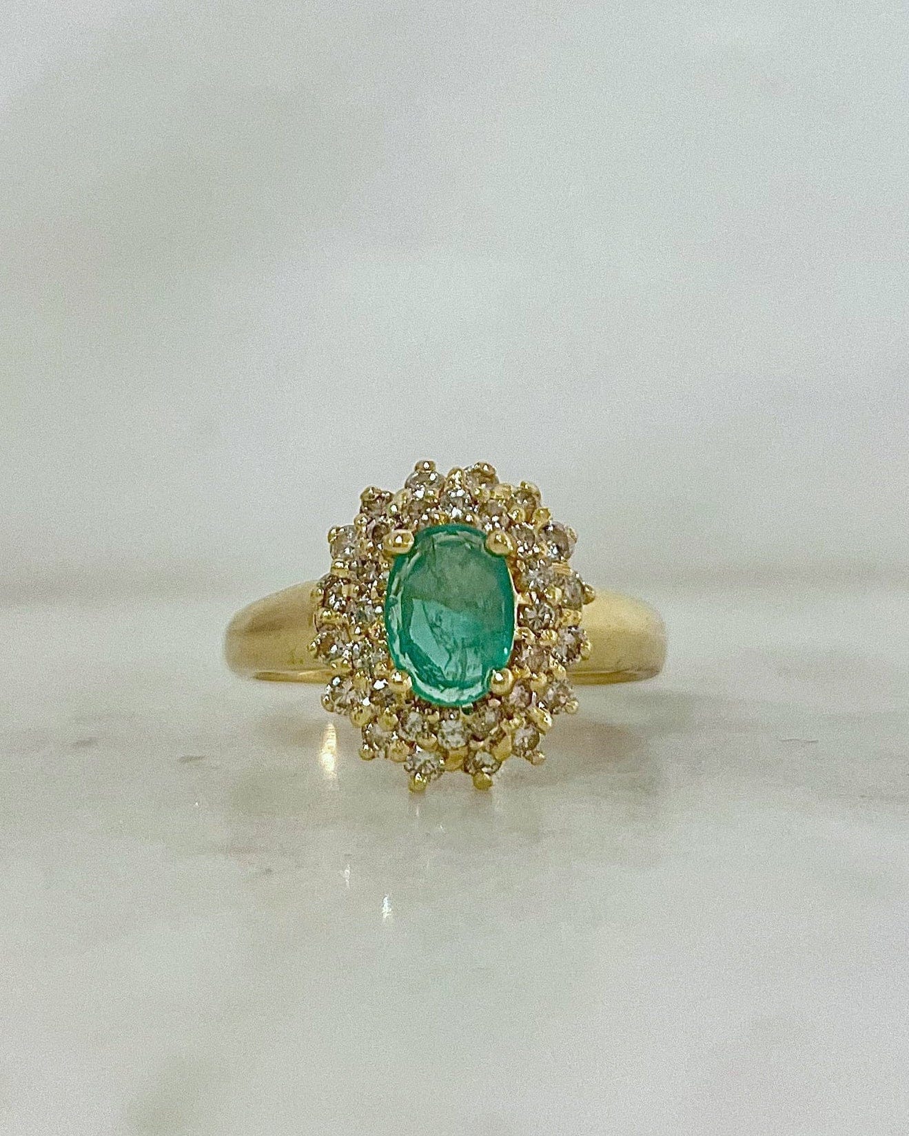 Bague Marguerite Émeraude 0.60 carat &amp; Diamants “Mazarine” - Elliade Paris