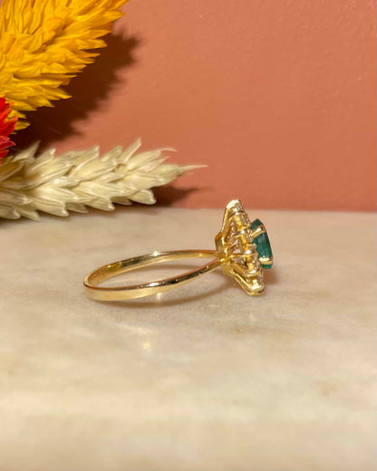 Bague Marguerite Émeraude 0.60 carat &amp; Diamants &quot;Niamh&quot; - Elliade Paris