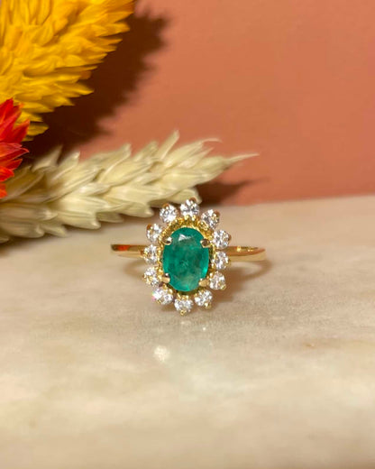 Bague Marguerite Émeraude 0.60 carat &amp; Diamants &quot;Niamh&quot; - Elliade Paris