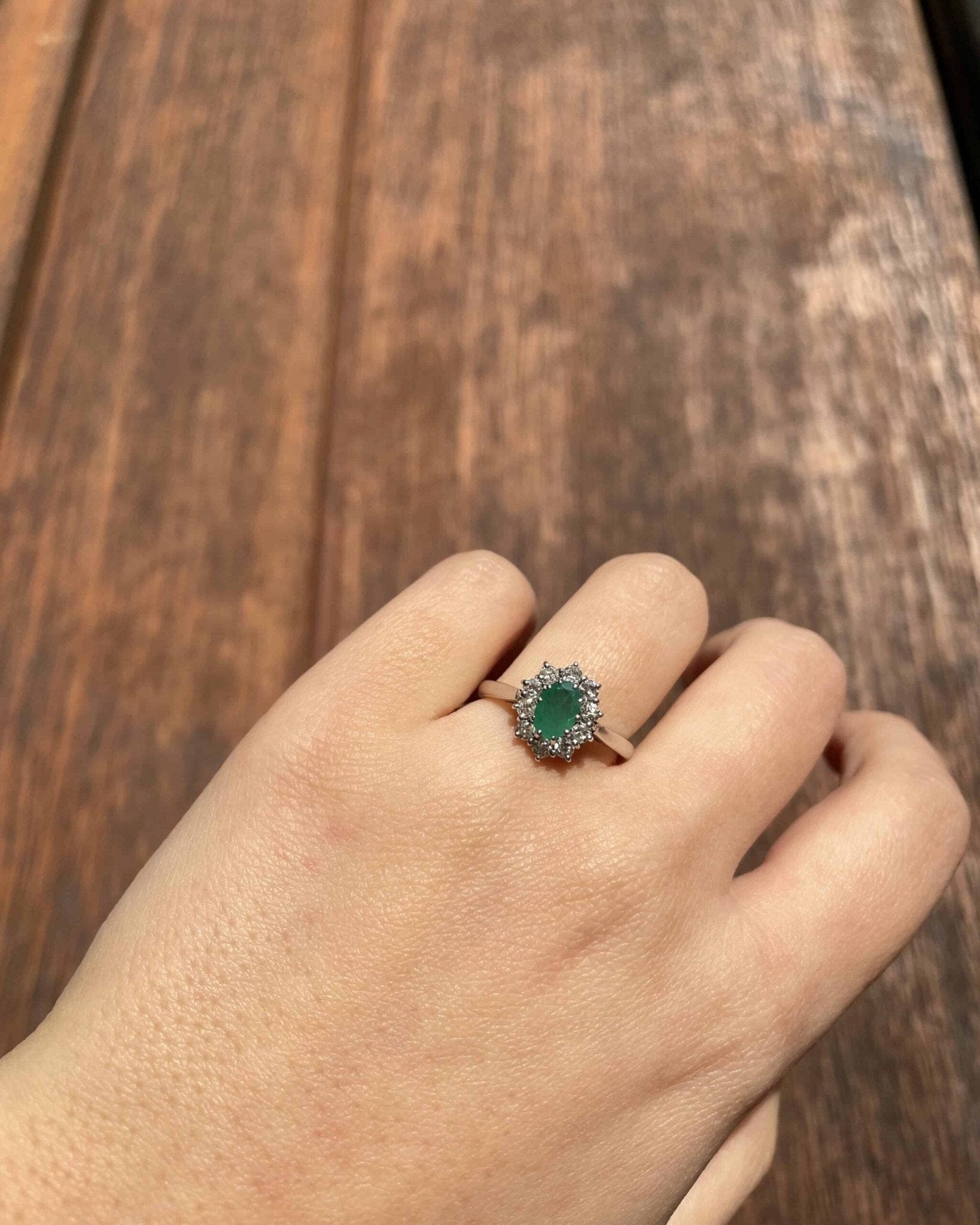 Bague Marguerite Émeraude 0.60 carat &amp; Diamants "Noémie" - Elliade Paris