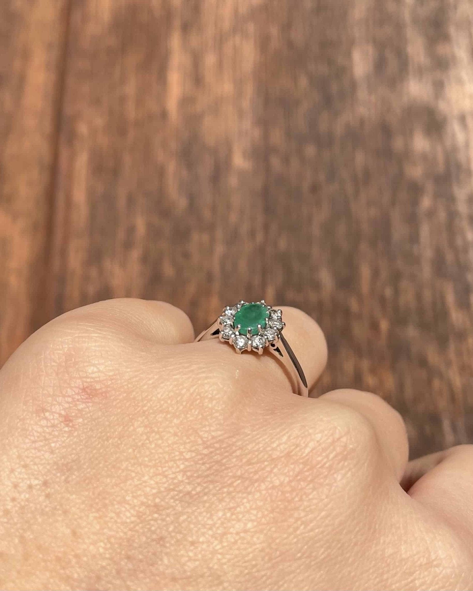 Bague Marguerite Émeraude 0.60 carat &amp; Diamants "Noémie" - Elliade Paris
