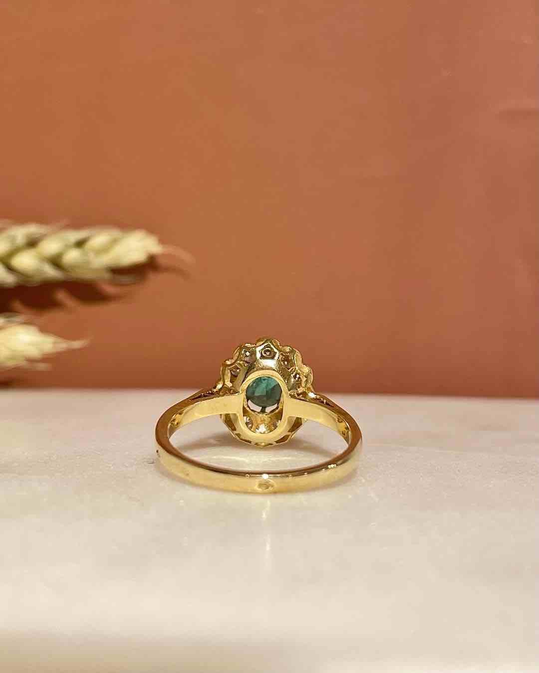 Bague Marguerite Émeraude &amp; 0.60 carat Diamants "Théa" - Elliade Paris