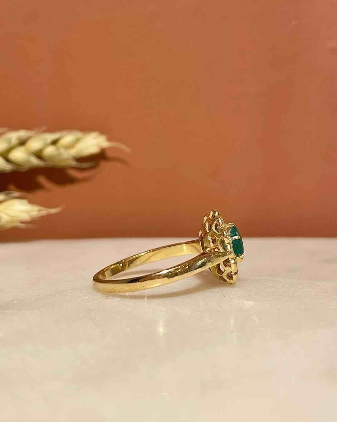 Bague Marguerite Émeraude &amp; 0.60 carat Diamants "Théa" - Elliade Paris