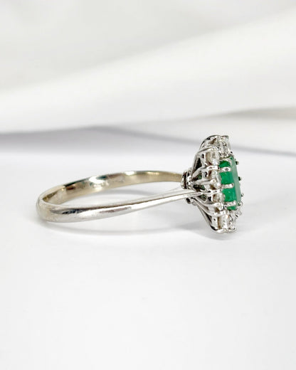 Bague Marguerite Émeraude 0.61 carat &amp; Diamants 0.50 carat "Ségolène" - Elliade Paris