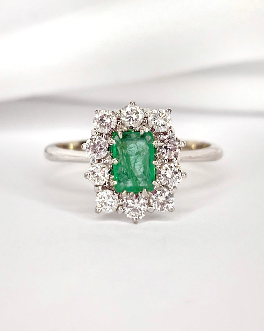 Bague Marguerite Émeraude 0.61 carat &amp; Diamants 0.50 carat "Ségolène" - Elliade Paris