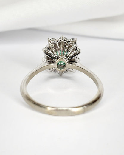 Bague Marguerite Émeraude 0.61 carat &amp; Diamants 0.50 carat "Ségolène" - Elliade Paris