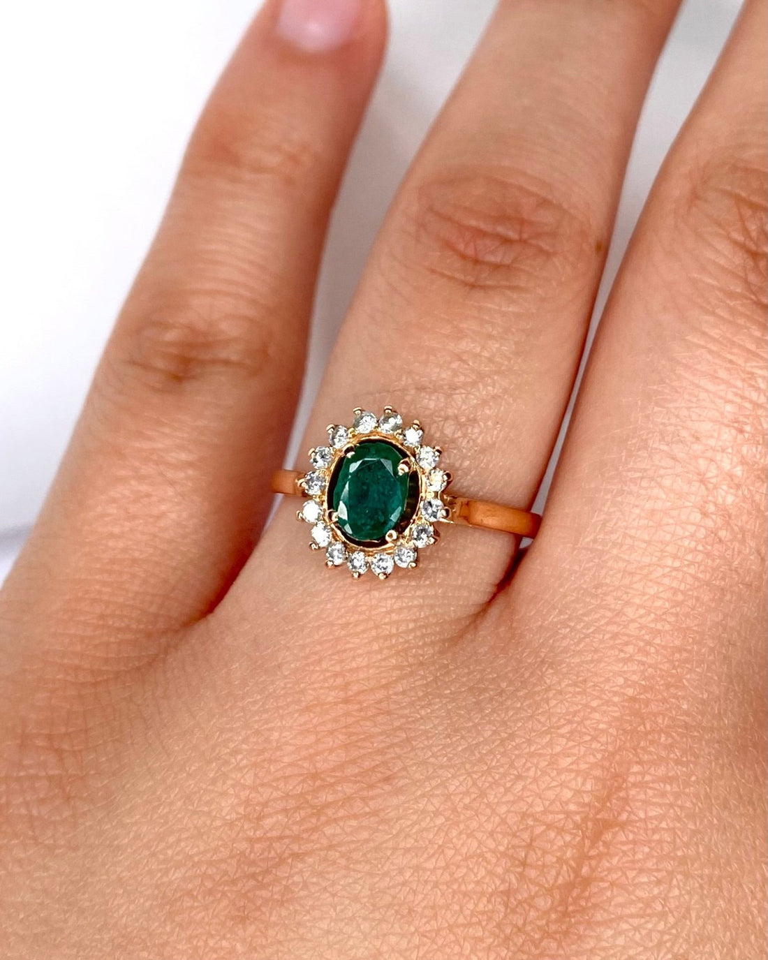 Bague Marguerite Émeraude 0.65 carat &amp; Diamants 0.32 carat "Elvira" - Elliade Paris