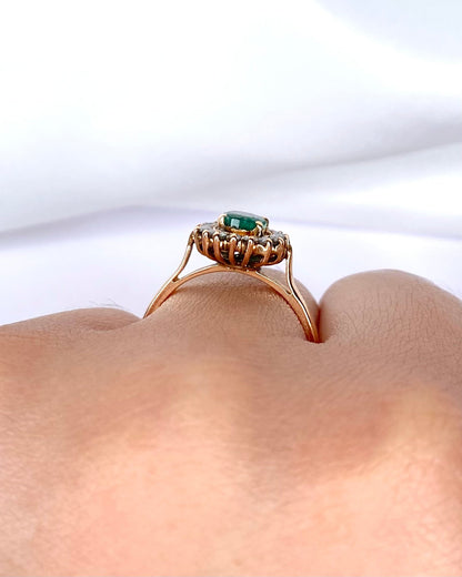 Bague Marguerite Émeraude 0.65 carat &amp; Diamants 0.32 carat "Elvira" - Elliade Paris