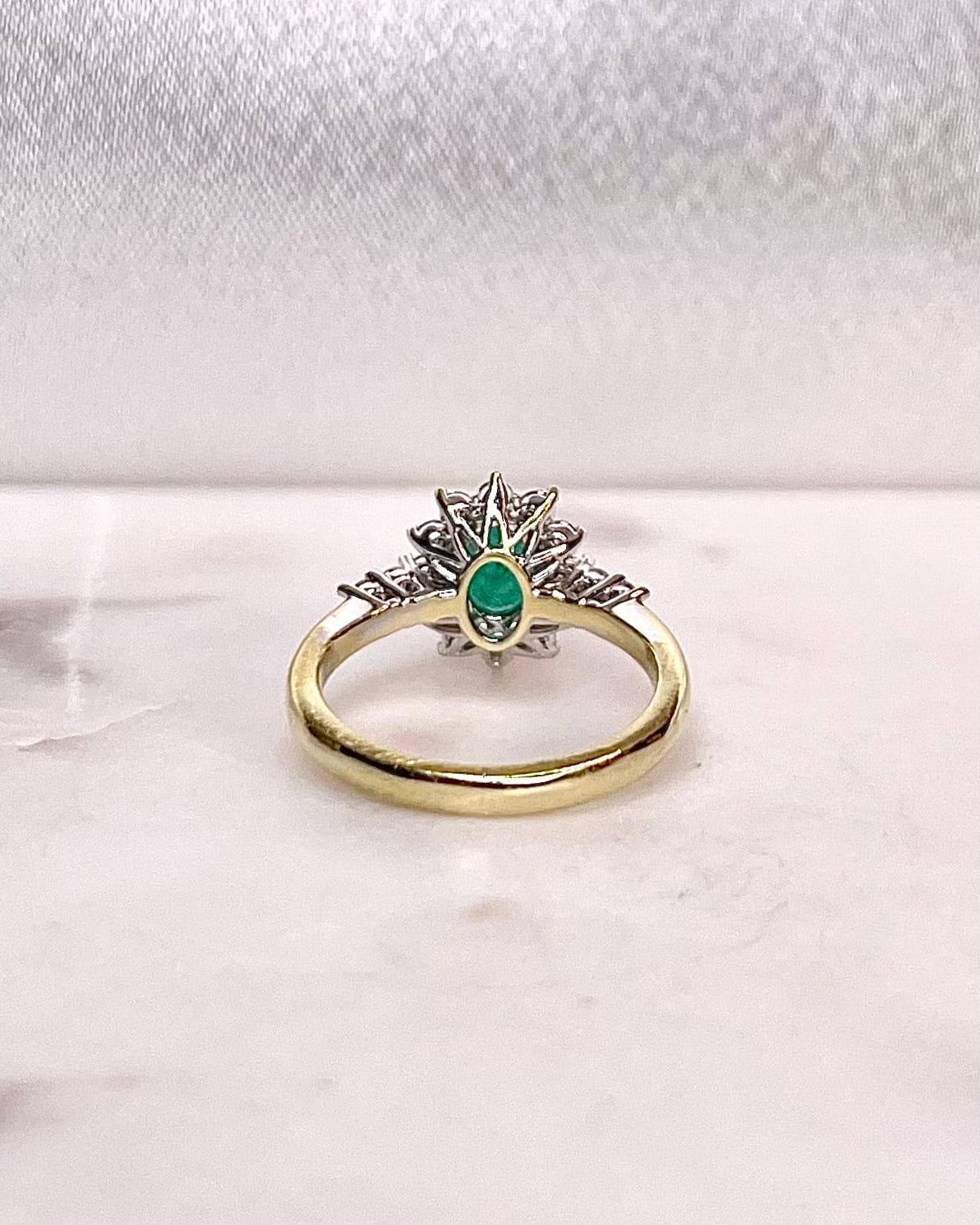 Bague Marguerite Émeraude 0.65 carat &amp; Diamants "Enéa" - Elliade Paris