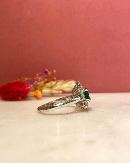 Bague Marguerite Émeraude 0.65 carat &amp; Diamants &quot;Lewan&quot; - Elliade Paris