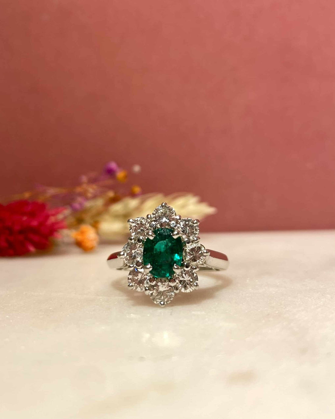 Bague Marguerite Émeraude 0.65 carat &amp; Diamants &quot;Lewan&quot; - Elliade Paris