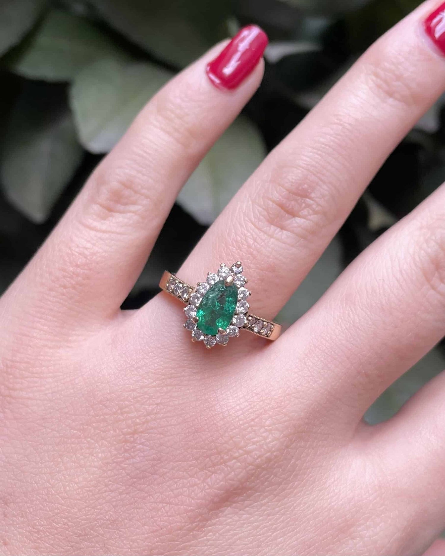 Bague Marguerite Émeraude 0.68 carat &amp; Diamants &quot;Nelia&quot; - Elliade Paris