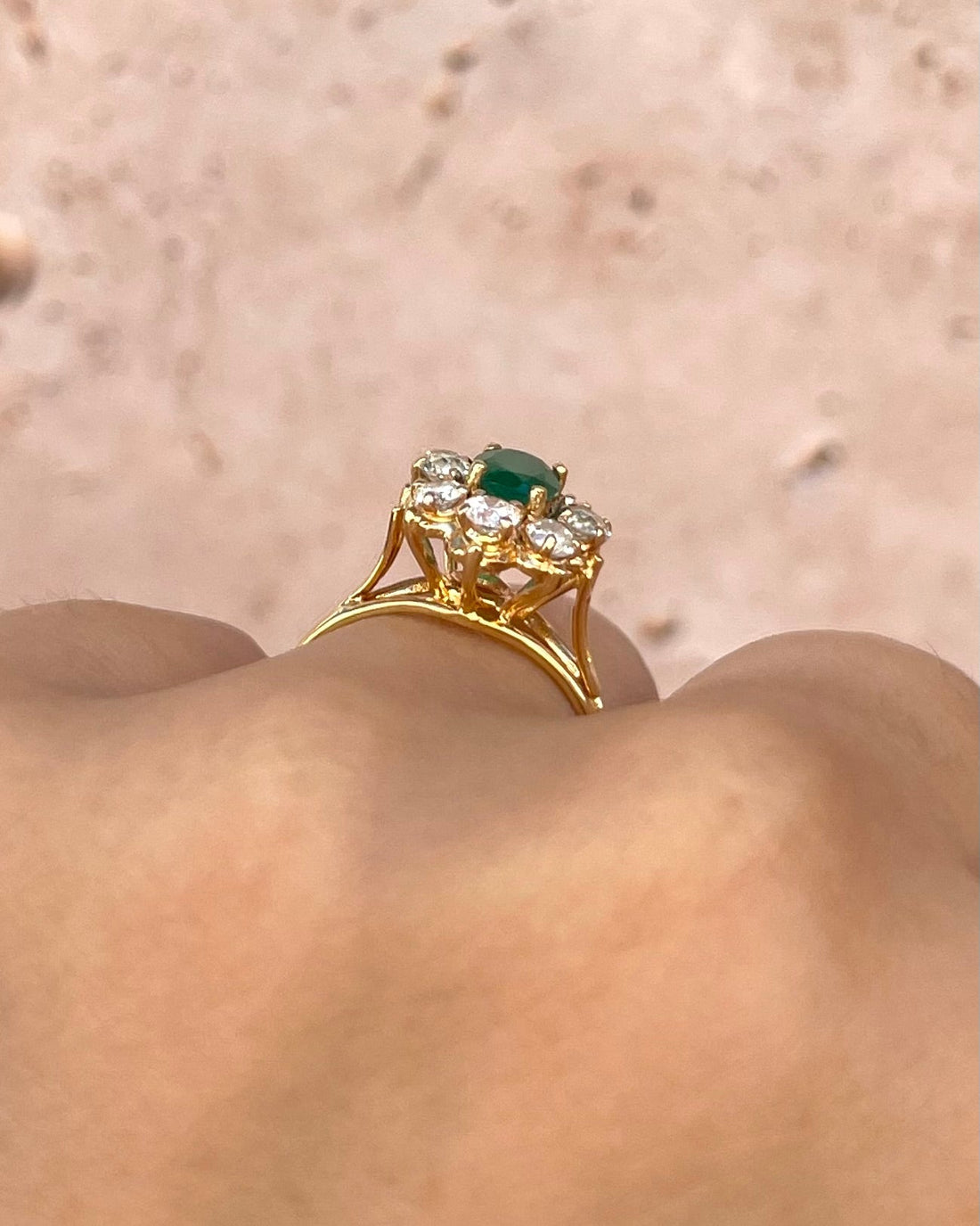 Bague Marguerite Émeraude 0.70 carat &amp; Diamants 0.56 carat "Wendy" - Elliade Paris