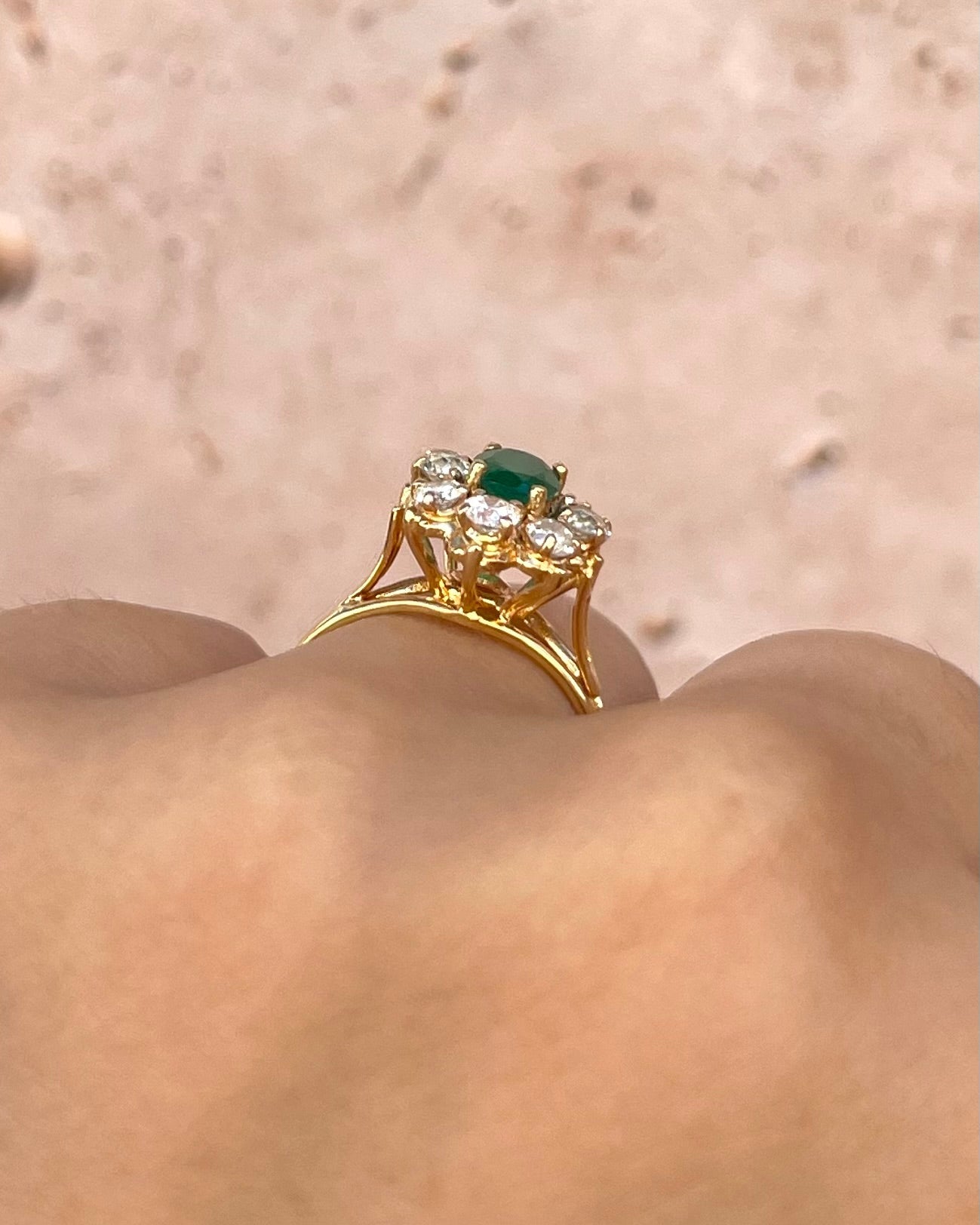 Bague Marguerite Émeraude 0.70 carat &amp; Diamants 0.56 carat "Wendy" - Elliade Paris
